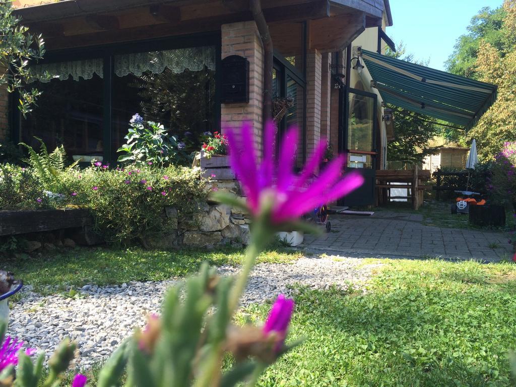 Agriturismo La Taverna Del Nonno Borzonasca Bagian luar foto