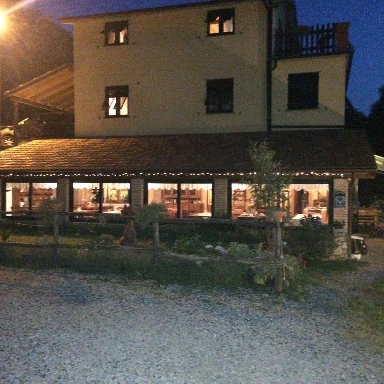 Agriturismo La Taverna Del Nonno Borzonasca Bagian luar foto
