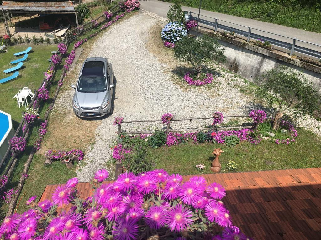 Agriturismo La Taverna Del Nonno Borzonasca Bagian luar foto