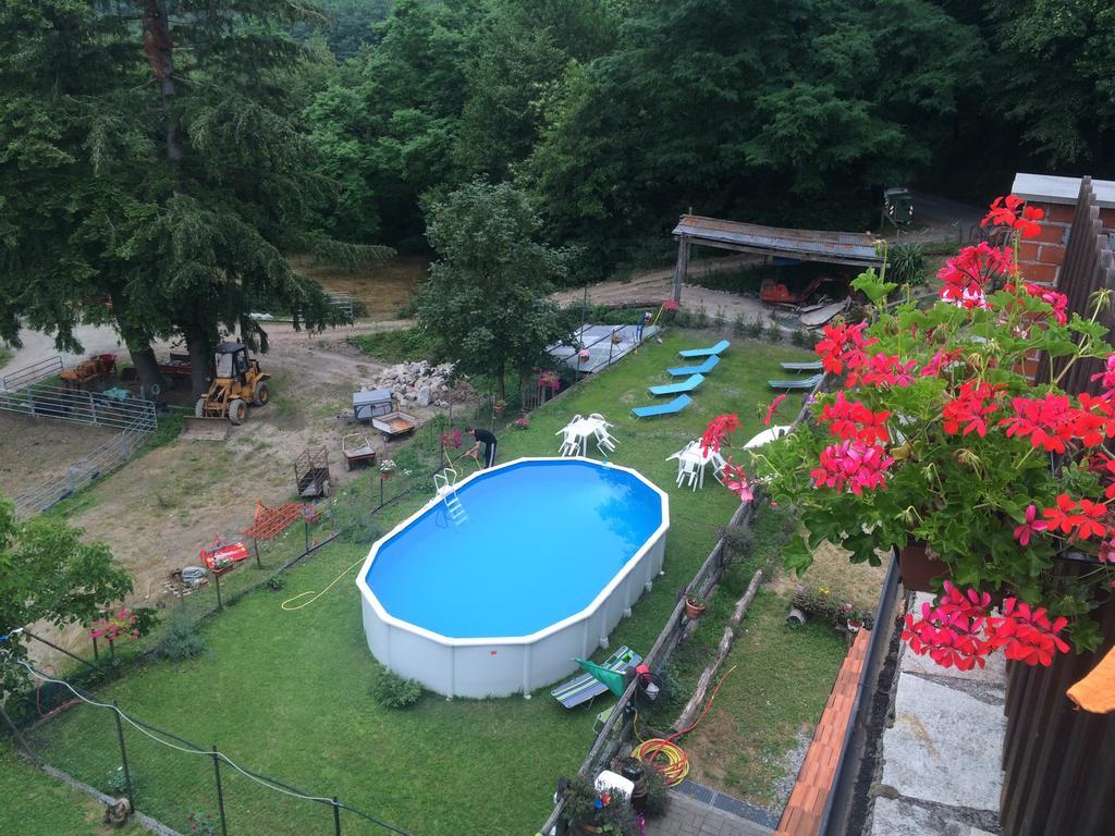 Agriturismo La Taverna Del Nonno Borzonasca Bagian luar foto