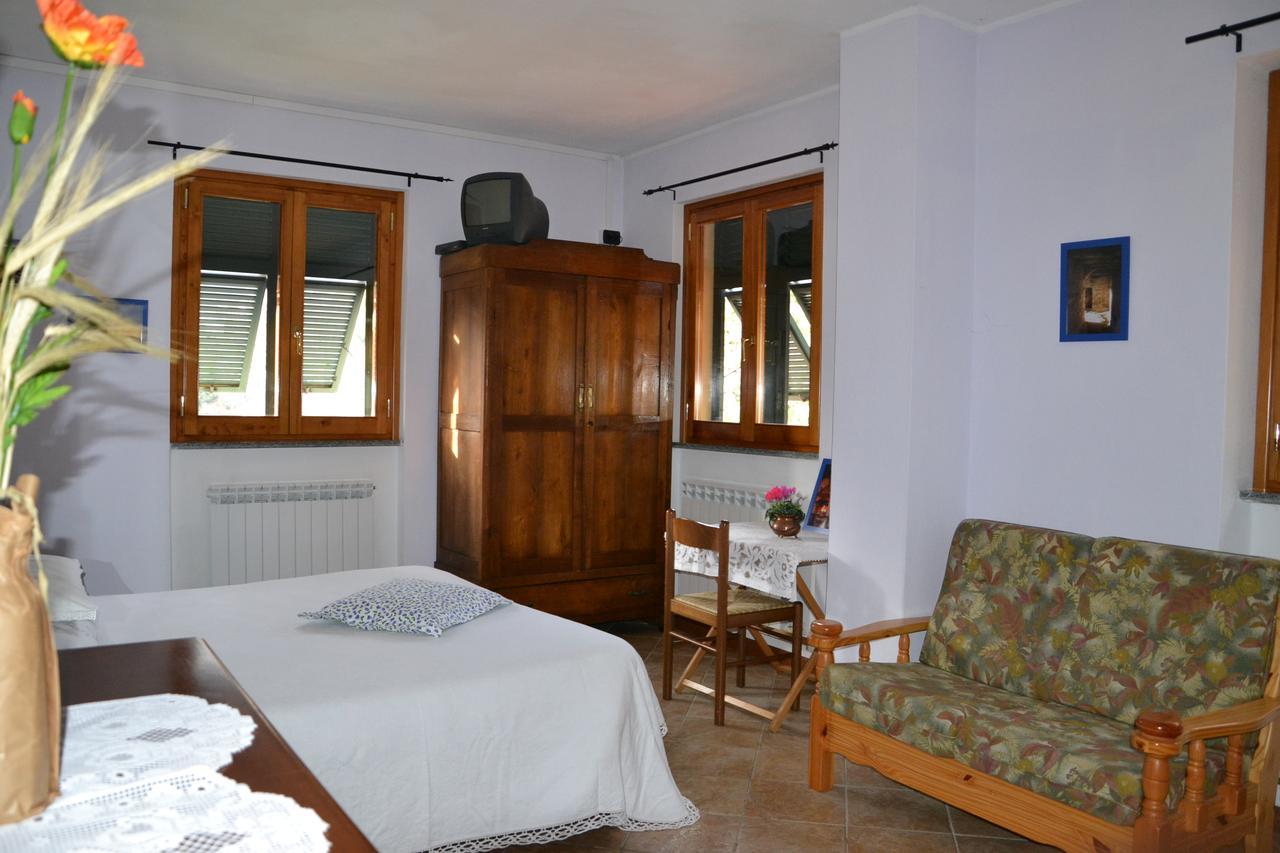 Agriturismo La Taverna Del Nonno Borzonasca Bagian luar foto